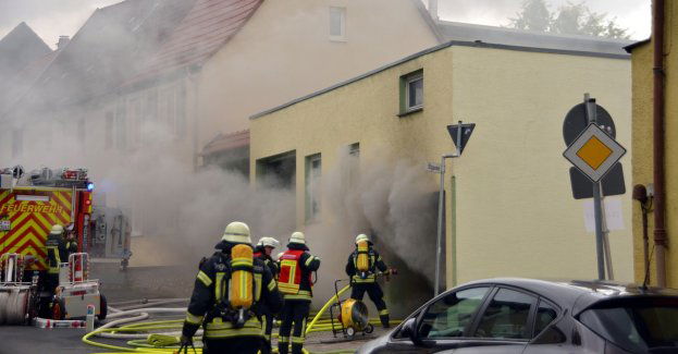 Dwie osoby poszkodowane w pożarze domu