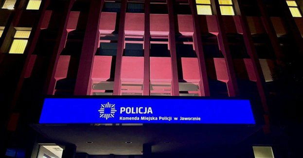 Jaworzno policja podświetliła komendę w obronie dzieci