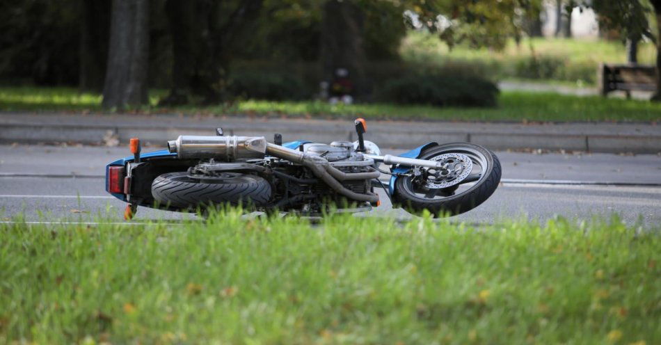 zdjęcie: Od początku roku doszło do ponad 500 wypadków z udziałem motocyklistów; zginęły 44 osoby / fot. PAP