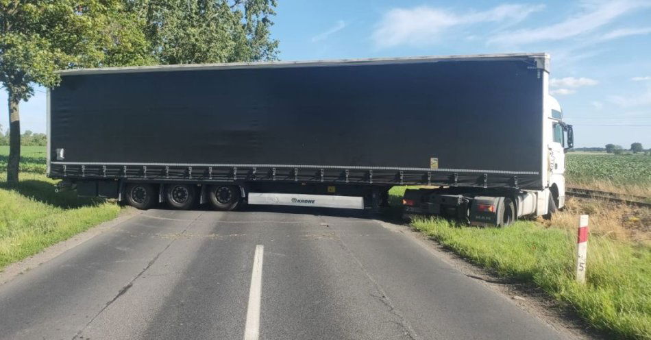 zdjęcie: Jak to jeden kierowca wstrzymał cały ruch / fot. KPP Inowrocław