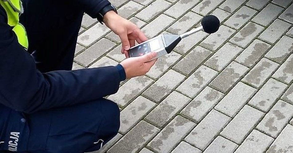 zdjęcie: Mandat 1000 zł i zatrzymany dowód za 110 dB w BMW / fot. KMP w Wadowicach