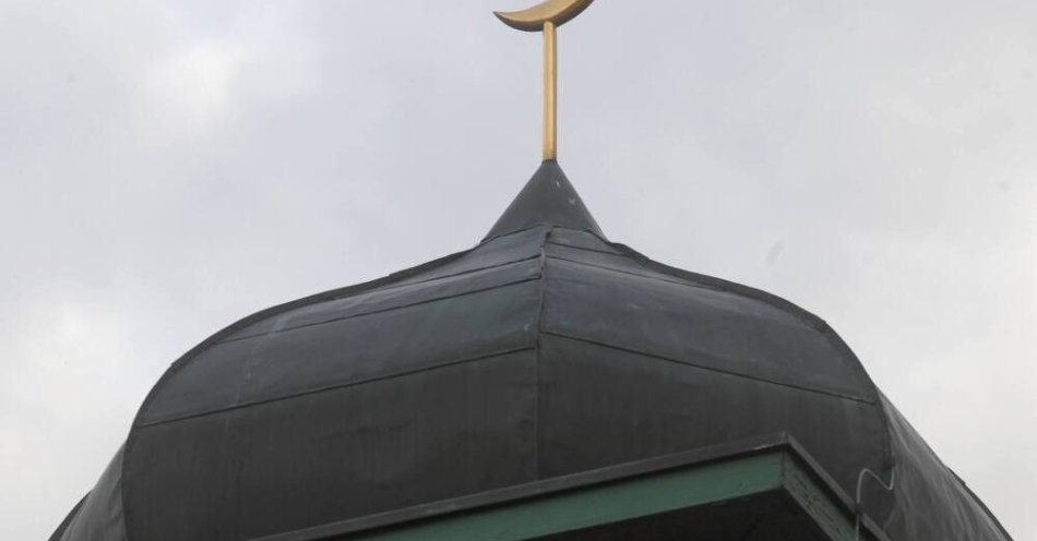 zdjęcie: Noc przeznaczenia polskich wyznawców islamu – za kilka dni koniec ramadanu / Kruszyniany, 24.04.2020. Koronawirus w Polsce. Zabytkowy meczet w Kruszynianach, 24 bm. Dzisiaj polscy wyznawcy islamu rozpoczną miesiąc postu, czyli ramadan. Władze Muzułmańskiego Związku Religijnego w RP (MZR) zadecydowały jednak o przedłużeniu ograniczeń w udziale wiernych w modlitwach zbiorowych w meczetach i centrach zarządzanych przez tę najstarszą organizację polskich wyznawców islamu. (ar/dw) PAP/Artur Reszko