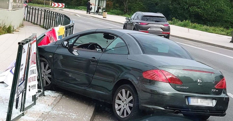 zdjęcie: Pijany 24-latek uderzył w ogrodzenie przystanku, a 37-latek jechał pomimo zakazu. / fot. KMP w Gdańsku