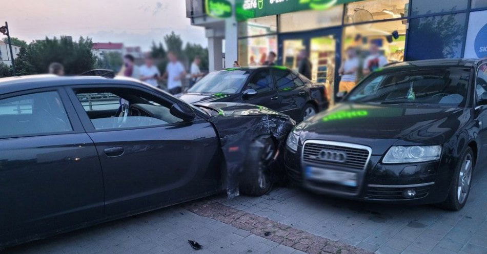 zdjęcie: Wyprzedzał na ul. Warszawskiej w Mławie, uszkodził trzy pojazdy, został ukarany mandatem w wysokości 5 tys. zł / fot. KPP w Mławie