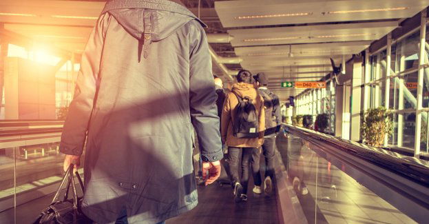 Polka i Francuz chcieli nielegalnie dostać się do samolotu (aktl.)