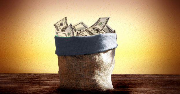 50-latka przelała oszustom ponad 160 tysięcy złotych, a dwie seniorki wyrzuciły oszczędności przez okno