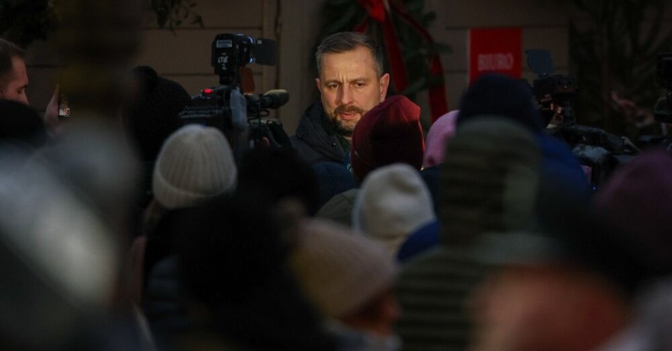 zdjęcie: Kosiniak-Kamysz: zagrożenie jest tylko z jednej strony – ze wschodu / Kraków, 28.12.2025. Wicepremier, minister obrony narodowej Władysław Kosiniak-Kamysz na koncercie świątecznym na Rynku Głównym w Krakowie, 28 bm. (mr) PAP/Łukasz Gągulski