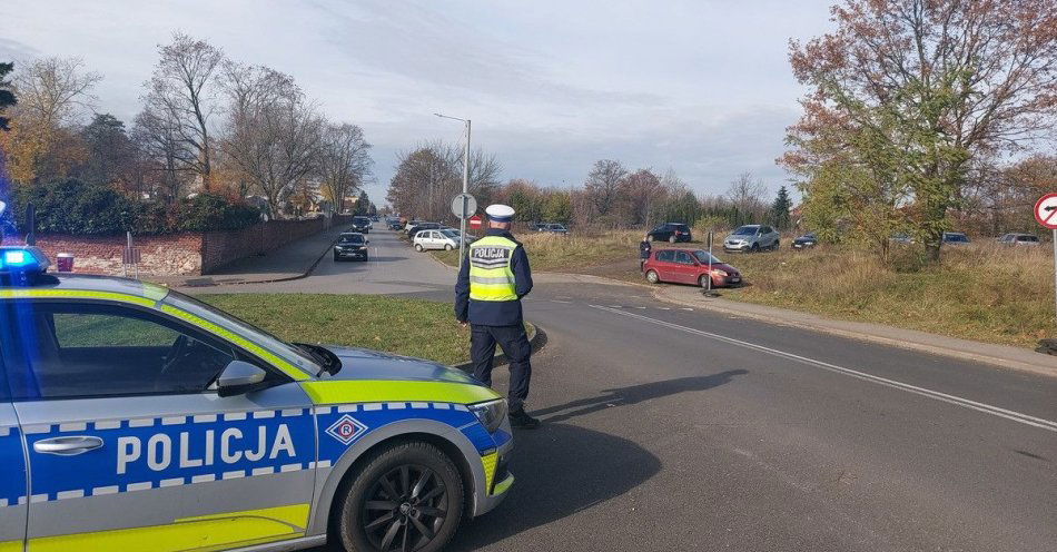 zdjęcie: Spokojne obchody Wszystkich Świętych w powiecie tomaszowskim / fot. KPP w Tomaszowie Mazowieckim