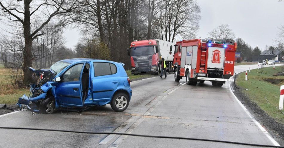 zdjęcie: Wypadek w Wisznicach Toyota zderzyła się ze Scanią / fot. KMP Biała Podlaska