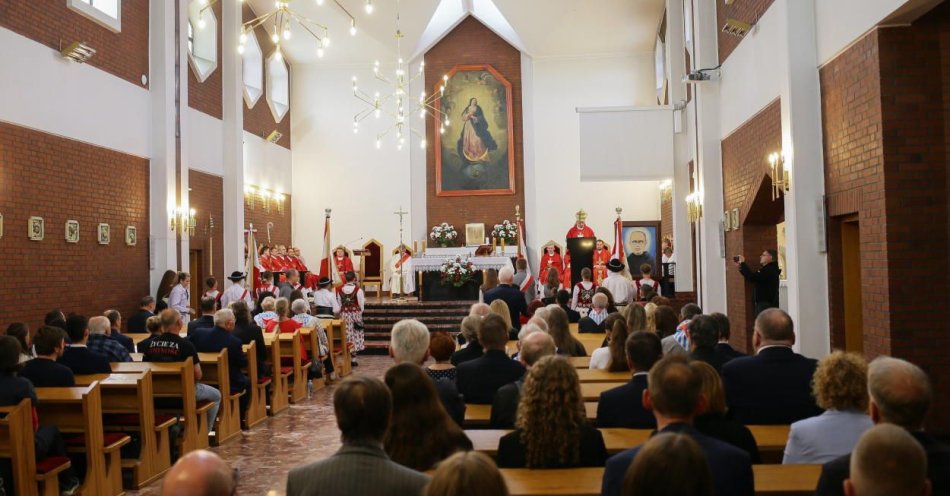 zdjęcie: Trwa liczenie katolików podczas niedzielnych praktyk religijnych / fot. PAP