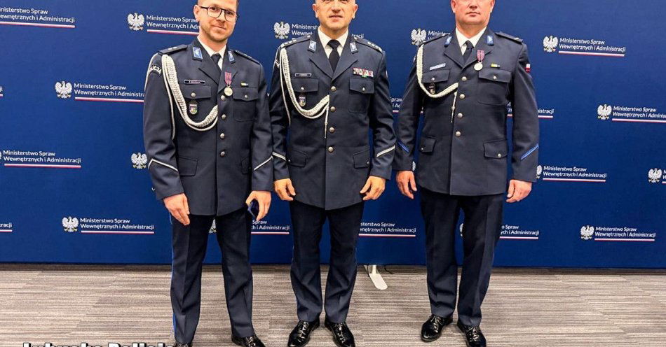 zdjęcie: Medale za bohaterstwo dla policjantów z Zielonej Góry / fot. KMP Zielona Góra Medal A. Struja