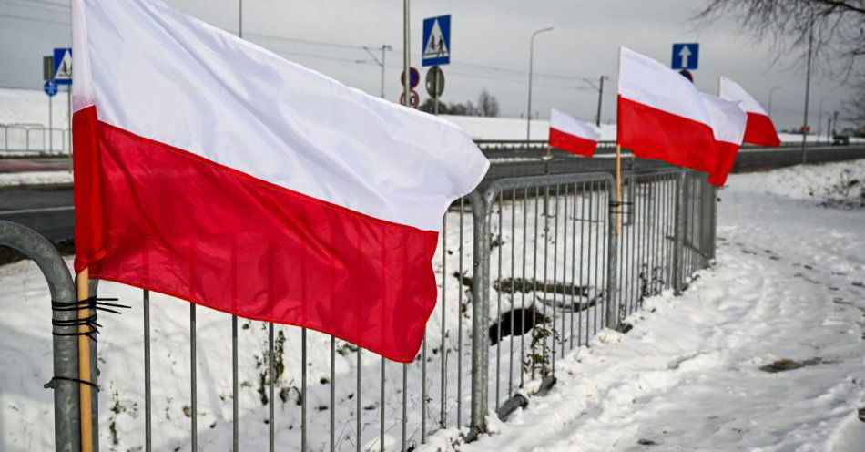 zdjęcie: Trwa protest rolników przed przejściem w Medyce, kierowcy muszą czekać ok. 118 godz. / fot. PAP