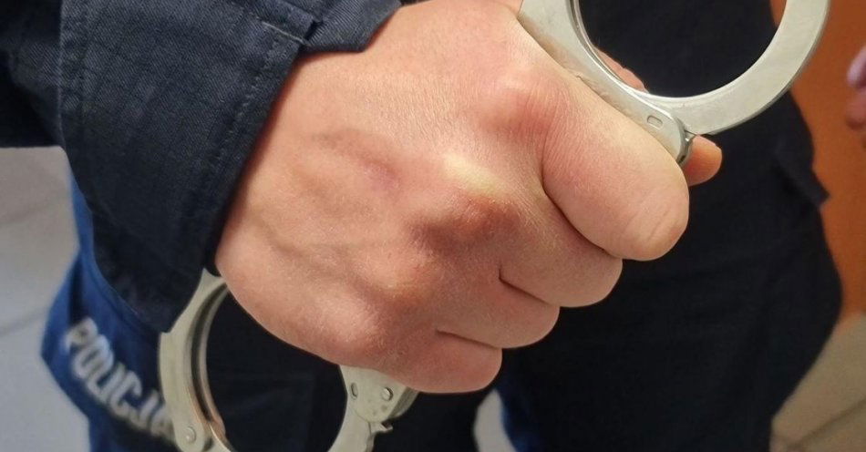 zdjęcie: Dzielnicowi odzyskali skradziony tablet i zatrzymali złodzieja / fot. KPP Siemiatycze