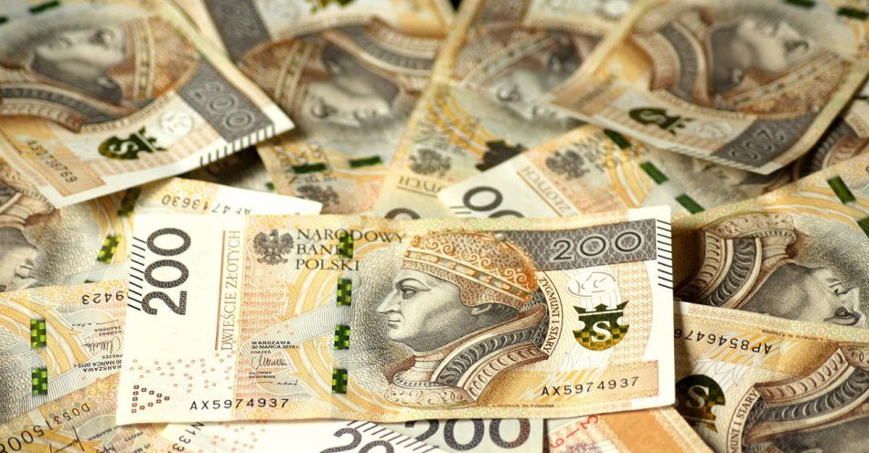 zdjęcie: 29-latka ukarana mandatem w wysokości 4000 zł za ponowne przekroczenie prędkości (recydywa) / pixabay/4122079