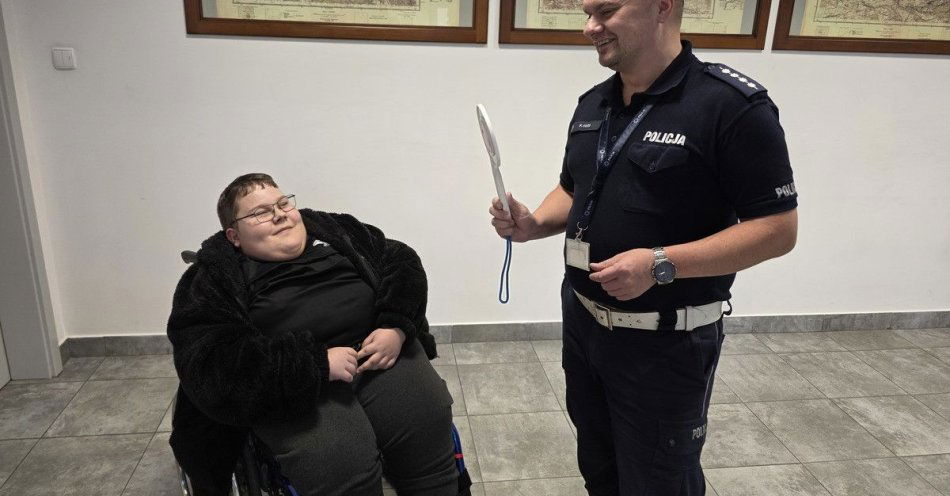 zdjęcie: Lubaczowscy policjanci zebrali pieniądze dla dwunastoletniego Marcela / fot. KPP w Lubaczowie Fot. KPP Lubaczów