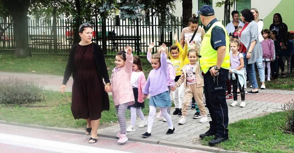 zdjęcie: Najpierw teoria, później praktyka / fot. KPP Staszów