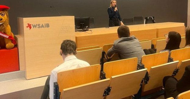 Cyberbezpieczeństwo młodzieży w Gdyni ekspercki pokaz policji