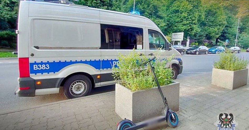 zdjęcie: Przypominamy jak poruszać się hulajnogami elektrycznymi oraz urządzeniami wspomagającymi ruch i transportu osobistego / fot. KMP w Wałbrzychu