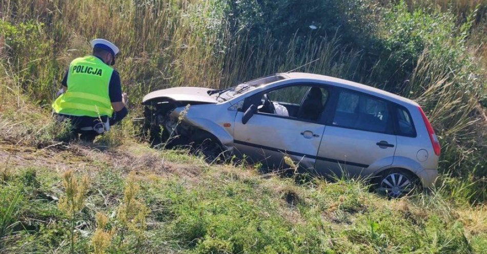 zdjęcie: Wypadek na wale przeciwpowodziowym w Uniejowie / fot. KPP w Poddębicach