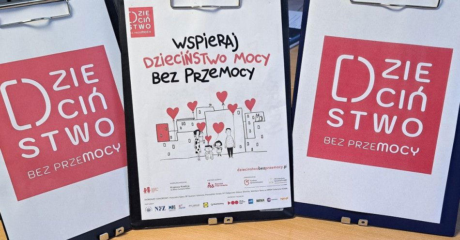 zdjęcie: Zakopiańska policja wspiera kampanię Dzieciństwo bez przemocy / fot. KMP w Zakopanem