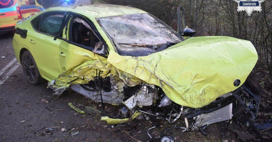 zdjęcie: Cztery osoby poszkodowane po wypadku na Skarżyckiej w Zawierciu / fot. KPP w Zawierciu