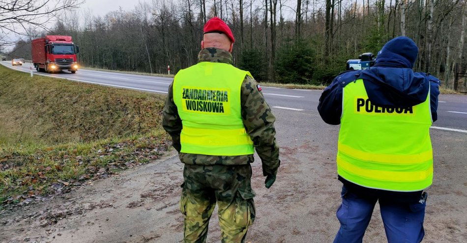 zdjęcie: Współpraca gołdapskich policjantów z żandarmerią wojskową podczas działań pn. prędkość / fot. KPP w Gołdapi