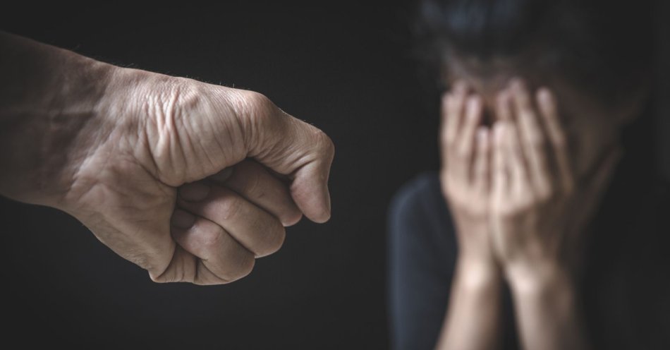 zdjęcie: Policja zatrzymała 45-latka, który od trzech lat znęcał się nad matką / v6749648
