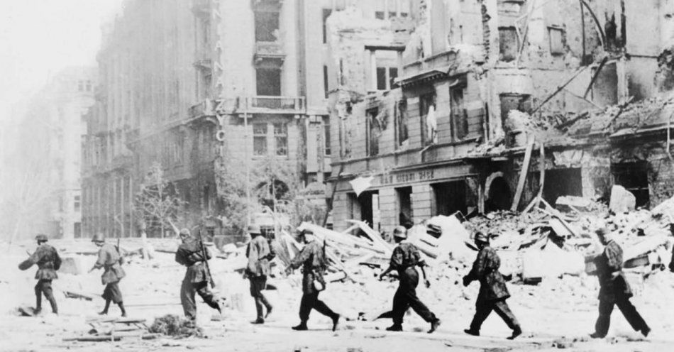 zdjęcie: 79 lat temu w Warszawie wybuchło powstanie – największa akcja zbrojna podziemia w okupowanej przez Niemców Europie / fot. PAP