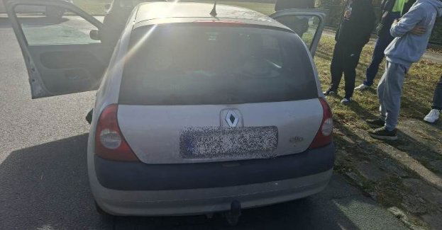 Pasażerowie zatrzymani przy cmentarzu z marihuaną