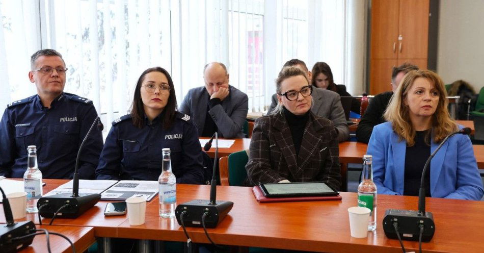 zdjęcie: Młodzieżowa Rada z policją rozmawia o hulajnogach i zdrowiu / fot. KPP w Mielcu