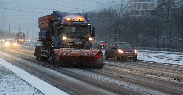 Łódzkie: zderzenie 9 aut na S8 pod Rawą Mazowiecką; trasa do Warszawy zablokowana