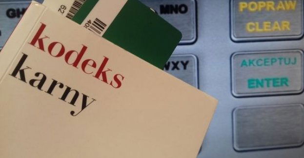 Ukradła portfel z zawartością karty bankomatowej. Potem wypłaciła pieniądze z konta