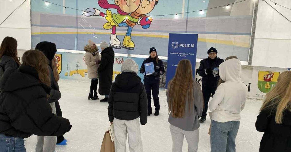 zdjęcie: Turniej łyżwiarski promuje bezpieczeństwo na lodzie / fot. KPP Kolno