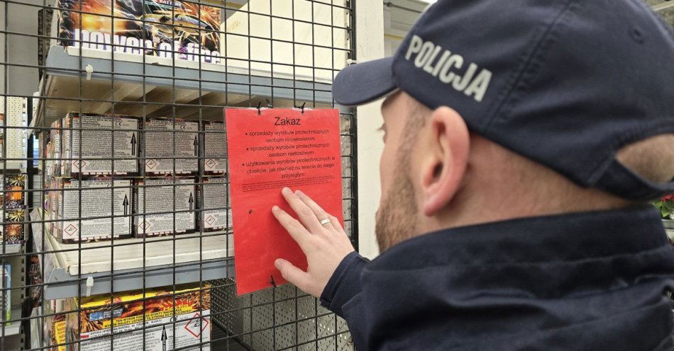 zdjęcie: Policja i straż kontrolują sprzedaż fajerwerków przed Sylwestrem / fot. KPP Nowa Sól