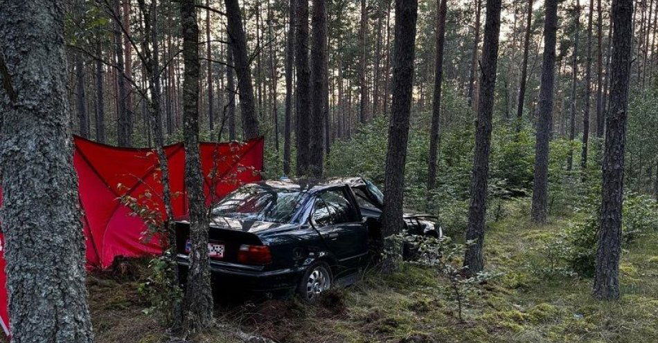 zdjęcie: Policjanci pracowali przy tragicznym wypadku drogowym w pobliżu Koczały. / fot. KPP w Człuchowie
