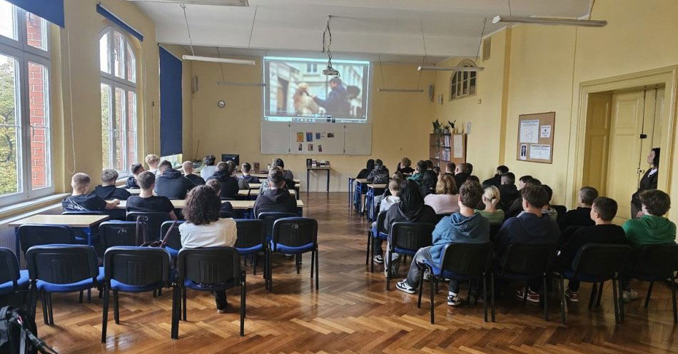 zdjęcie: Europejski Dzień Walki z Handlem Ludźmi we Wschowie: edukacja młodzieży / fot. KPP Wschowa