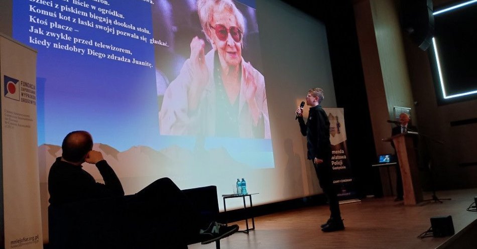 zdjęcie: Młodzi uczą się bezpiecznej jazdy na hulajnogach w Gostyninie / fot. KPP w Gostyninie