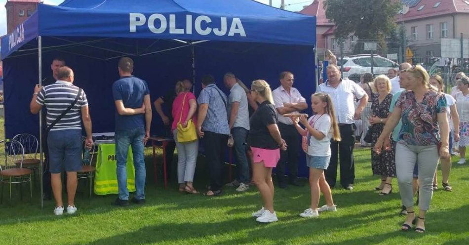 zdjęcie: Bezpieczeństwo i promocja zawodu na dożynkach / fot. KPP w Przysusze