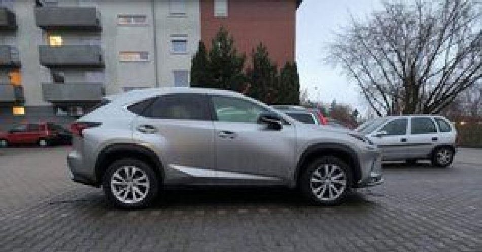 zdjęcie: Skradziony Lexus o wartości 200 tys. zł odzyskany przez policjantów z Wrocławia / fot. KMP w Wrocławiu