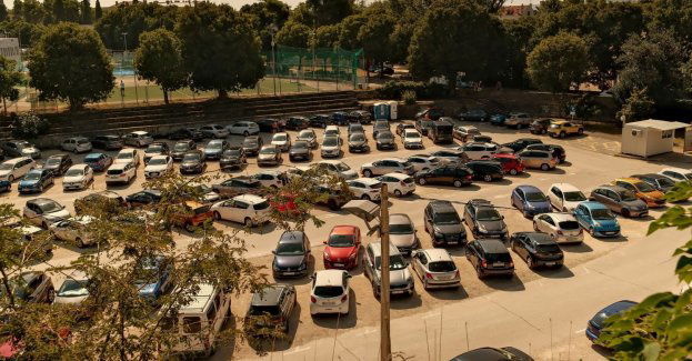 Do końca roku parkingi przy pięciu stacjach i przystankach kolejowych