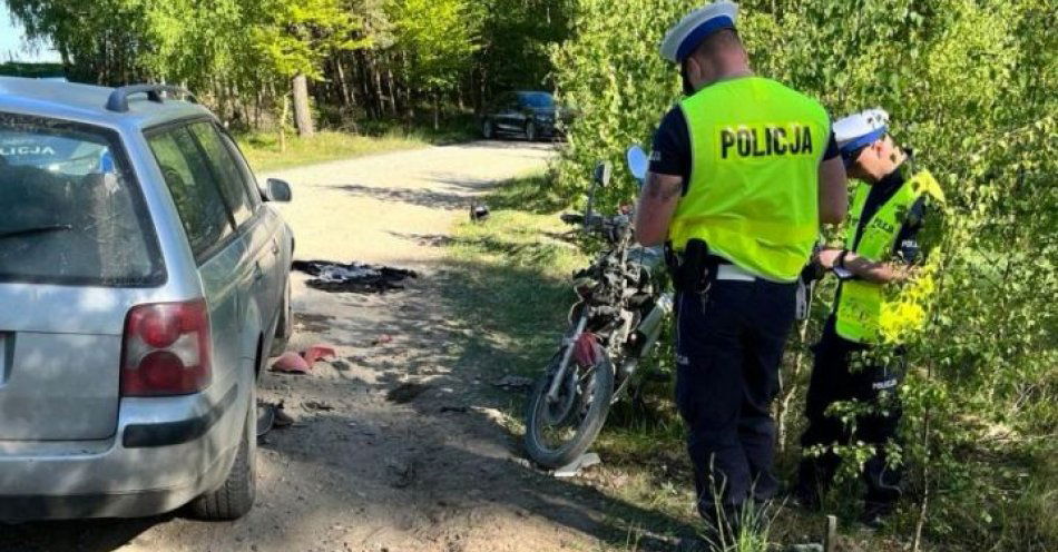 zdjęcie: 13- latek bez uprawnień trafił do szpitala po zderzeniu z samochodem osobowym / fot. KPP w Chojnicach