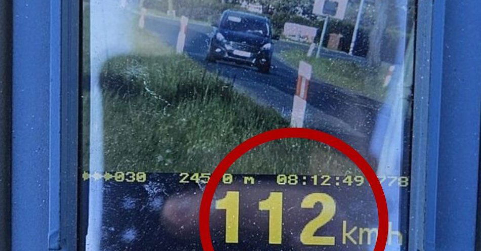 zdjęcie: Dwa fordy, dwa identyczne wykroczenia drogowe i dwa zatrzymane prawa jazdy w niespełna pół godziny / fot. KPP Olesno