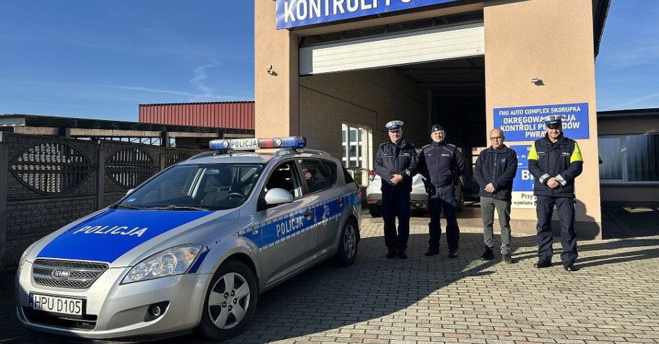 zdjęcie: Sprawdź światła swojego auta i jedź bezpieczniej / fot. KPP Września