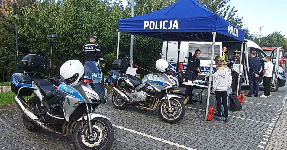 zdjęcie: Policja zachęca do służby na targach pracy w Dębnie / fot. KPP w Myśliborzu