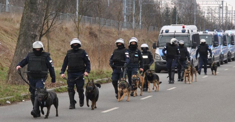 zdjęcie: Kolejny mecz podwyższonego ryzyka pod nadzorem łódzkich policjantów / fot. KMP w Łodzi