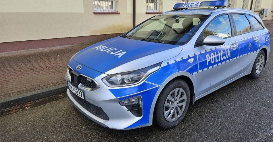 zdjęcie: Dzielnicowi oddali właścicielce znalezione pieniądze / fot. KPP w Sanoku