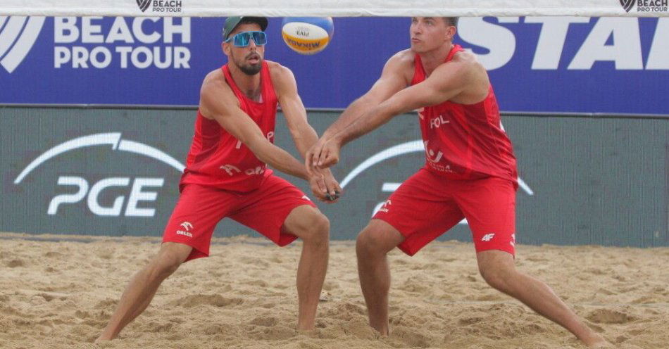 zdjęcie: Bartosz Łosiak i Michał Bryl w finale Beach Pro Tour w Starych Jabłonkach / fot. PAP