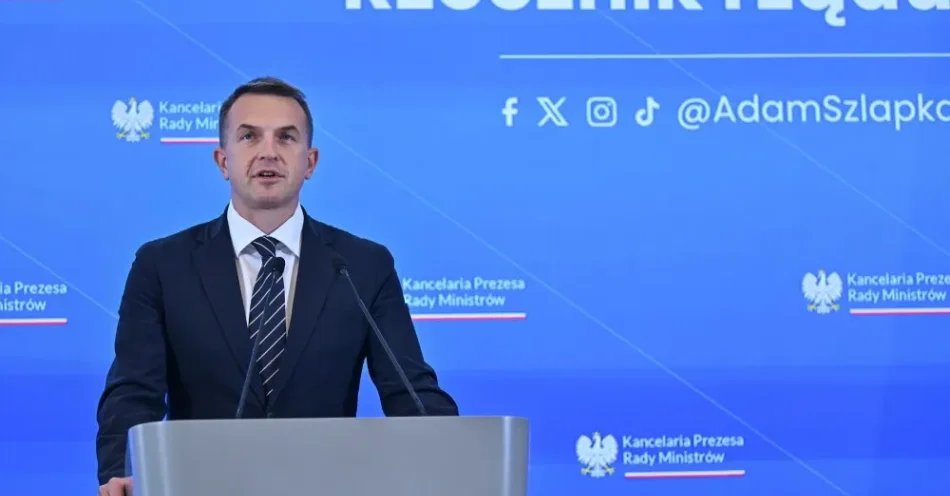 zdjęcie: Rzecznik rządu: prezydent nie zmyje z czoła faktu, że trzy razy blokował regulacje dot. kryptoaktywów / Warszawa, 02.09.2026. Rzecznik rządu Adam Szłapka podczas konferencji prasowej po posiedzeniu Rady Ministrów, 2 bm. w KPRM w Warszawie. (ad) PAP/Piotr Nowak