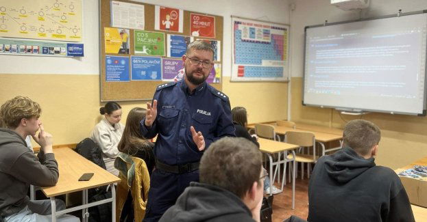 Policjanci promują zawód w ZS im. Czesława Miłosza w Gryficach
