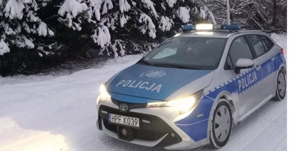 zdjęcie: Opoczyńscy policjanci wyjaśniają okoliczności wypadku drogowego z udziałem pieszej / fot. KPP w Opocznie